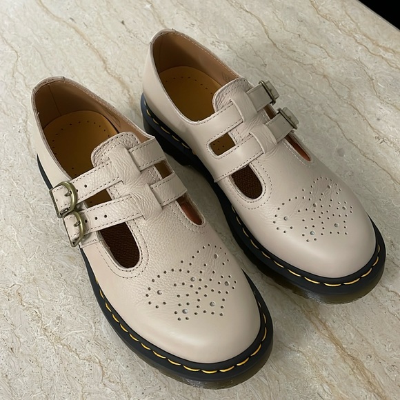 New Dr. Martens 8065 Virginia Leather MARY JANE Shoes. - Picture 2 of 16